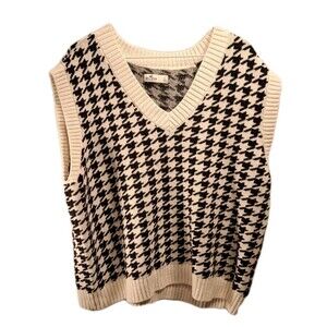 Hollister V-neck Sweater Vest Houndstooh pattern White & Black Womens Size Large